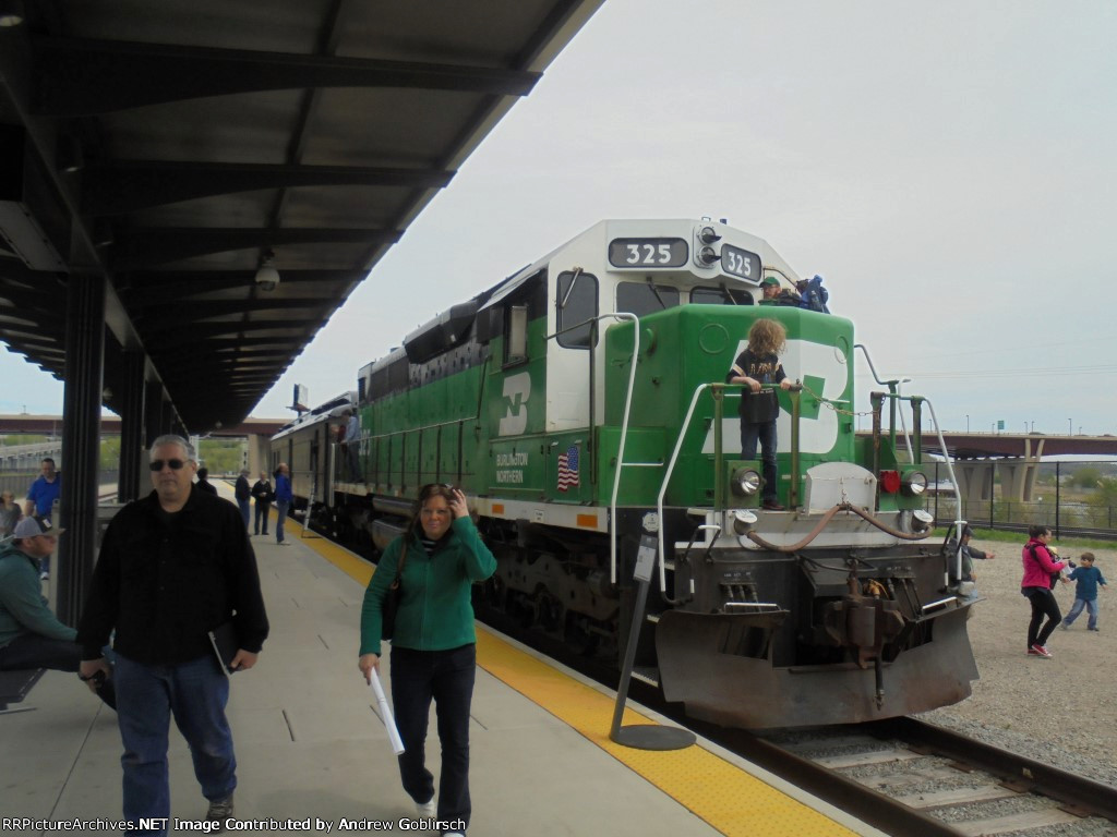 MNTX 325 at Union Depot